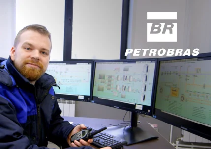 Operador da Petrobras em sala de controle
